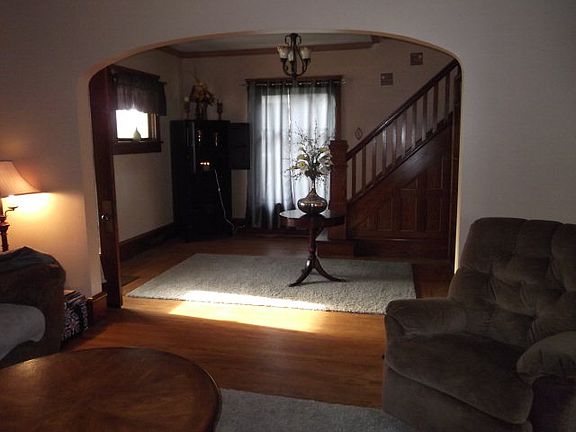 2nd image of 814 Rogers St