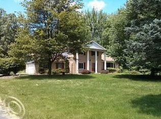 2445 Karen Dr, Howell, MI 48855