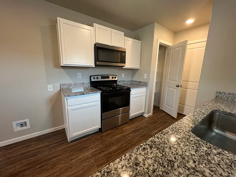 3405 Tiffin Ave — Photo 6