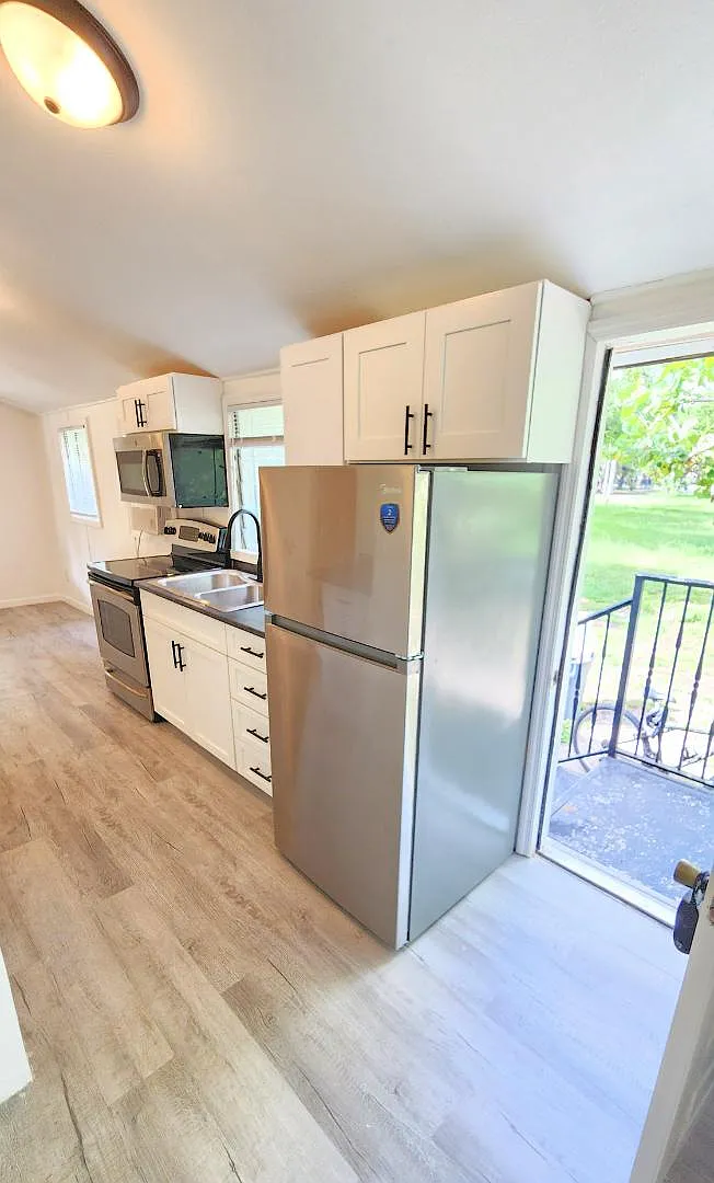 Building Photo - 2554 3rd St #2554