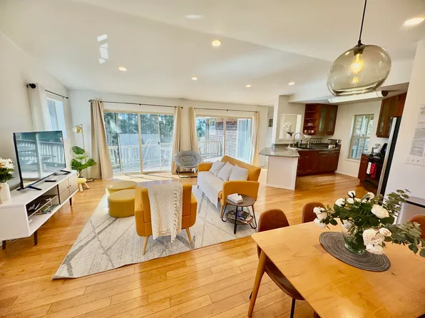 21 Nob Hill Rd, Whitethorn, CA 95589