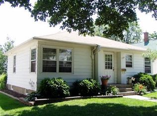 2385 Dunham St, Clinton, IA 52732
