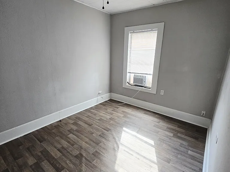 18 N Avenue C — Photo 15