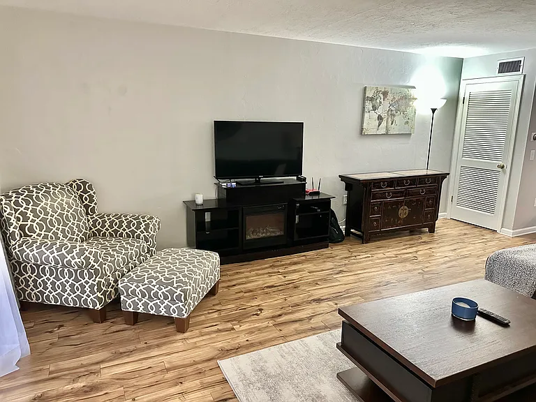 270 E Glassboro Ct #17-1B — Photo 16
