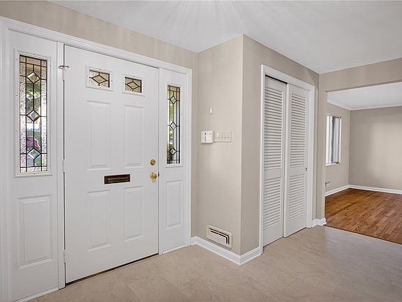 3rd image of 1155 Folkstone Dr