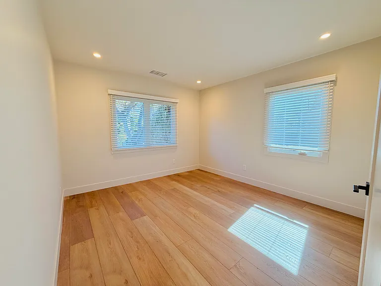 2960 Ventura Dr — Photo 10