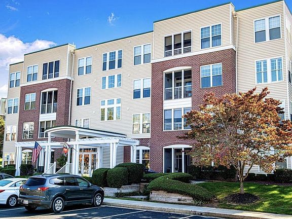 2nd image of 1305 Scottsdale Dr Unit 334
