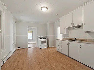 1st image of 125 Cross St #2