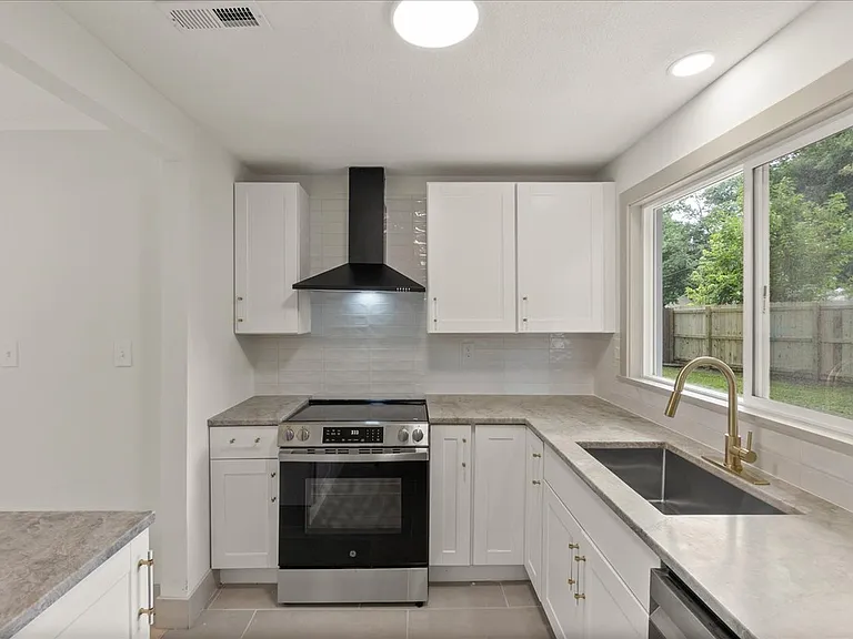 7522 High Dr — Photo 10