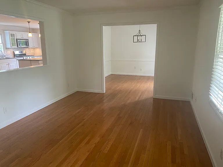 225 Thompson Pl — Photo 9