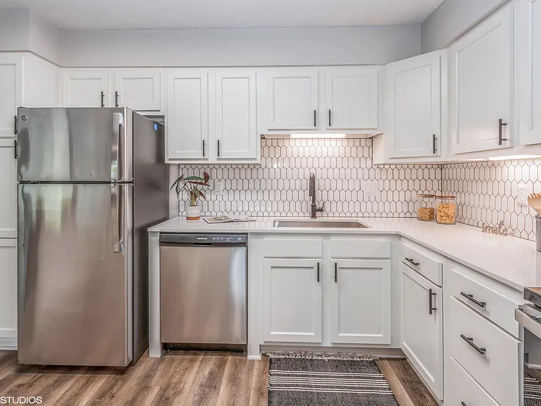 Kenilworth Apartments — Photo 20