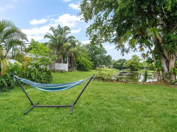 3820 Coral Springs Dr, Coral Springs, FL 33065