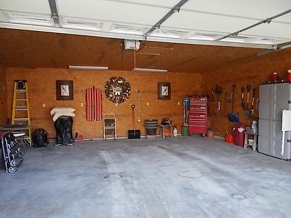 5th image of 815 W Main St