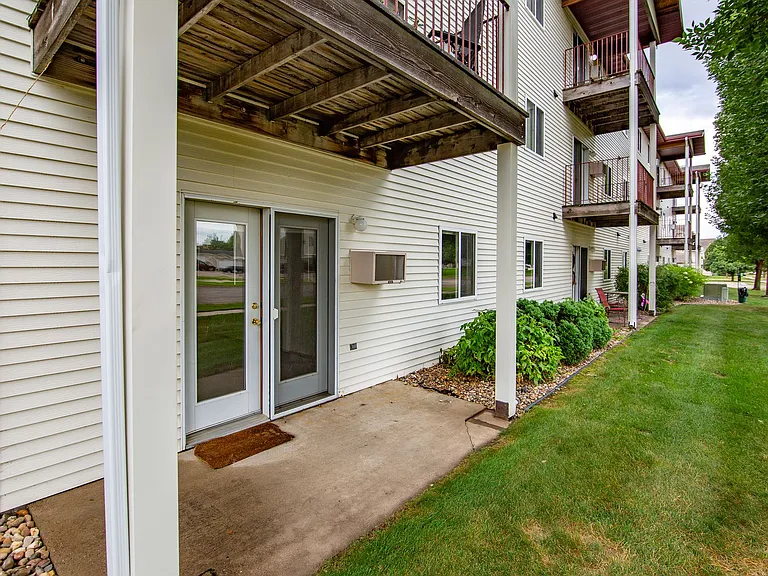 Turnpike Apartments — Photo 6