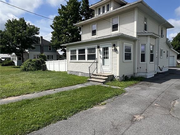 2nd image of 25107 Woolworth St