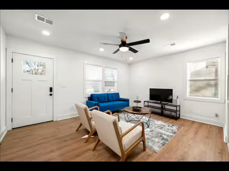 2484 Calvin Ave — Photo 3