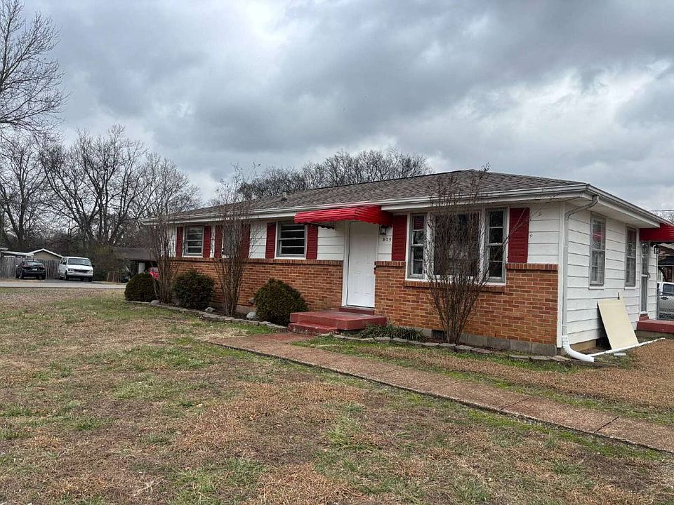 1st image of 809 Country Club Dr