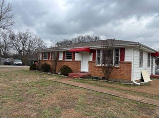 809 Country Club Dr, Clarksville, TN 37043