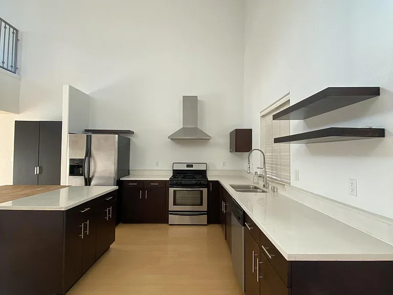 5232 Satsuma Ave #302 — Photo 6