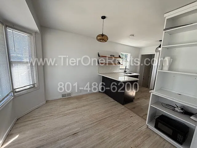 556 S Navajo St — Photo 7