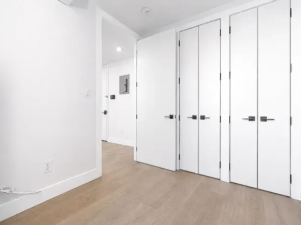 720 De Kalb Avenue image 1 of 9