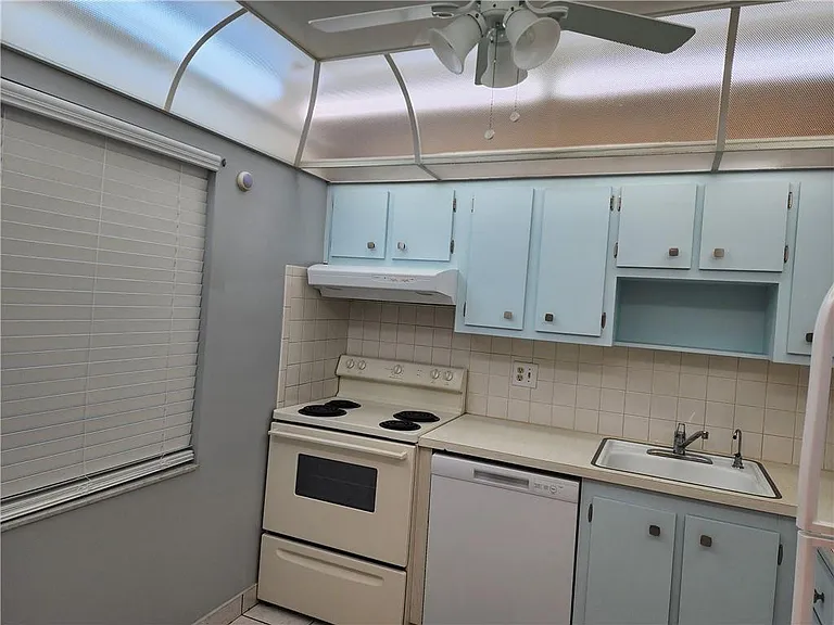 1005 Country Club Dr #207 — Photo 3