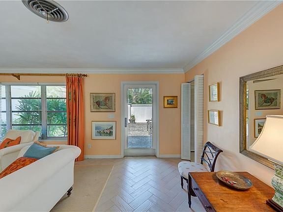 3rd image of 908 Greenway Ln