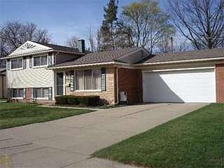 2nd image of 41812 Riveroaks Dr