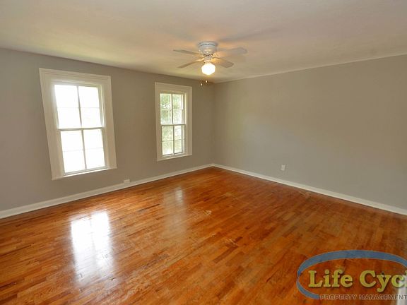 3rd image of 481 Diamond Ave NE