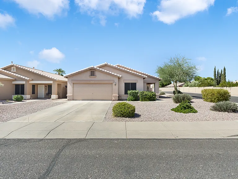 6602 W Honeysuckle Dr — Photo 1