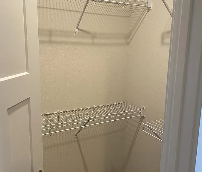 W218N16046 Tiger Lily Dr — Photo 20