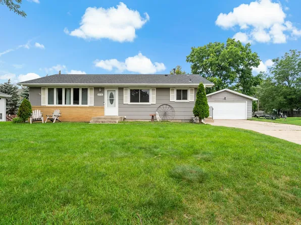 2716 Sunset Ln, Burnsville, MN 55337