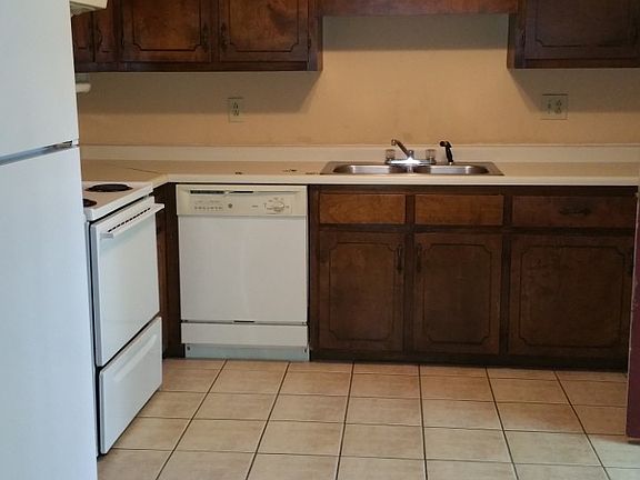 4th image of 2615 Leeshire Ct
