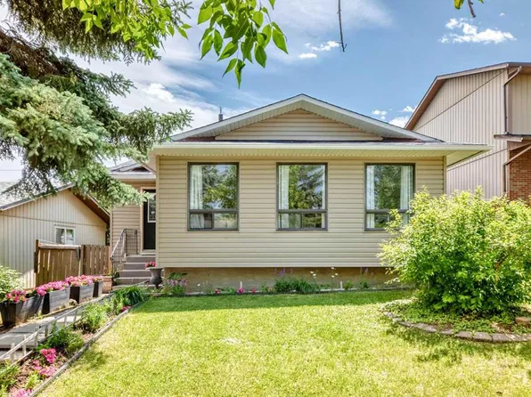 11 N Bedford Dr NE, Calgary, AB T3K 1L2