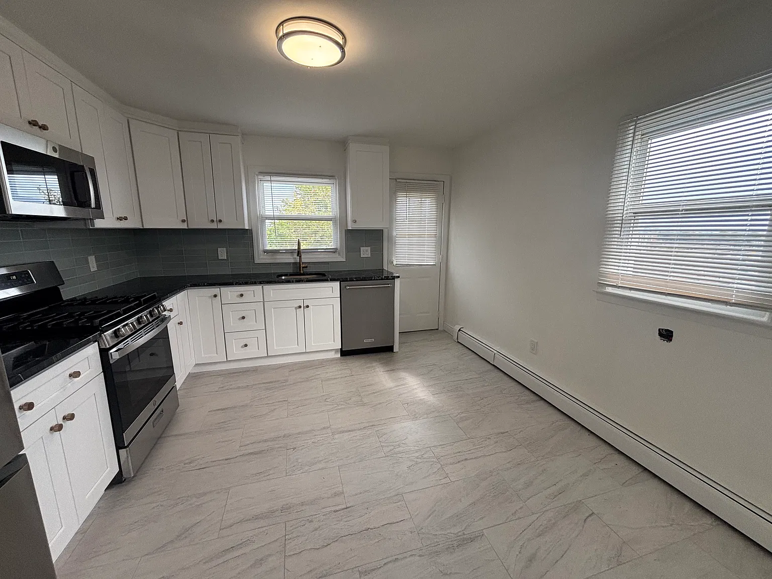 3 bed, 1.5 bath, 1200 sqft, $3,500 — Photo 4