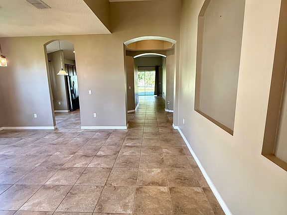 5th image of 826 Los Caminos St