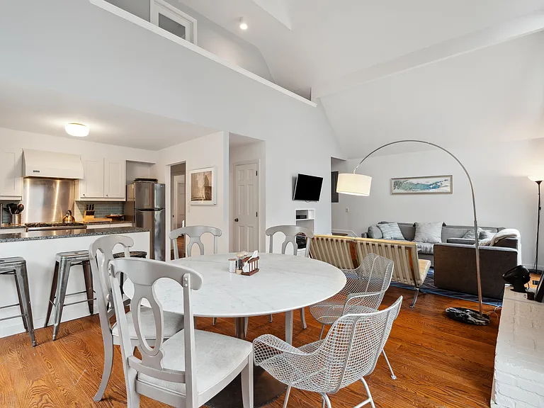 36 Gardiner Dr — Photo 5