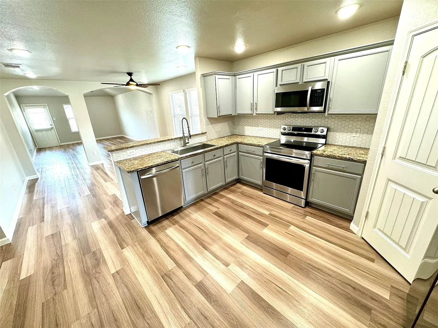 1812 Arbordale Way — Photo 2