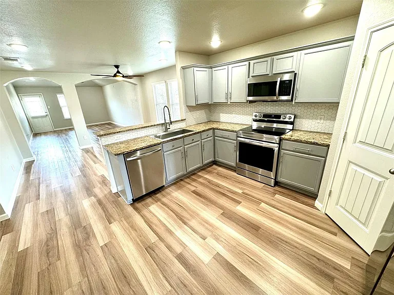 1812 Arbordale Way — Photo 2