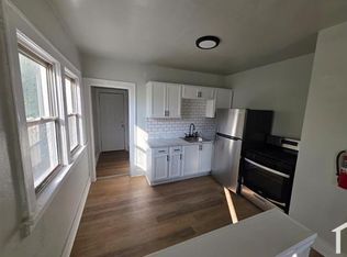 4562 Lee Rd, Cleveland, OH 44128