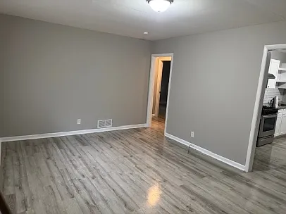 1275 E Washington Ave — Photo 6