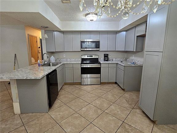 5th image of 2405 Williamsburg Dr