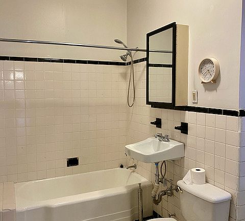 5th image of 145 E 30th St #20F
