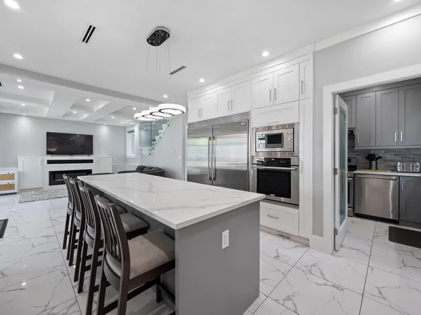 2309 Dublin St, New Westminster, BC V3M 3B3