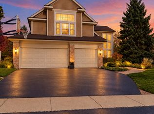 1823 Somerfield Ln, Crystal Lake, IL 60014