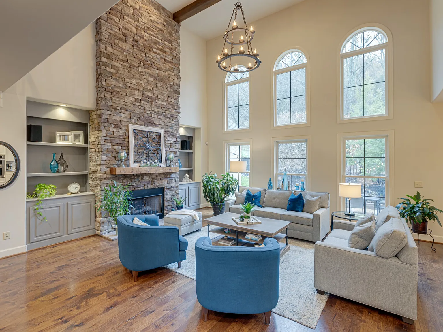 5 bed, 5359 sqft, $7,999 — Photo 3