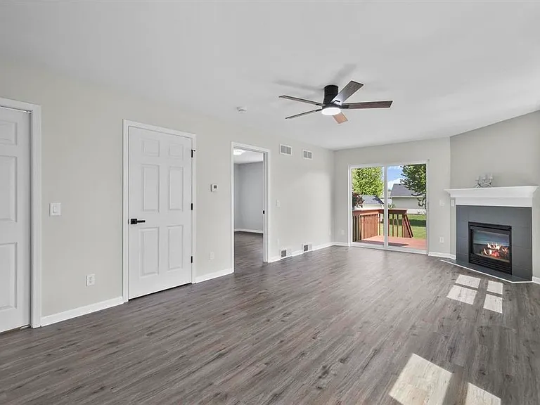 640 Tower Dr #1 — Photo 6