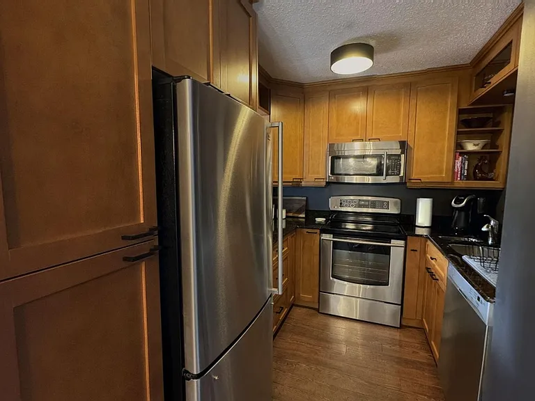 220 Goulet St #E — Photo 7