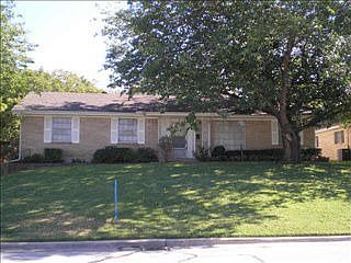 1st image of 2948 Golfing Green Dr