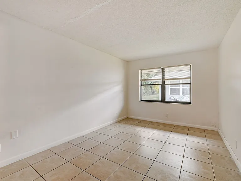 Fall Ridge Apartments — Photo 27